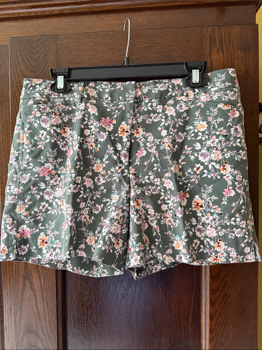 White House Black Market Olive Green Floral High-Waist 5” Inseam Shorts
